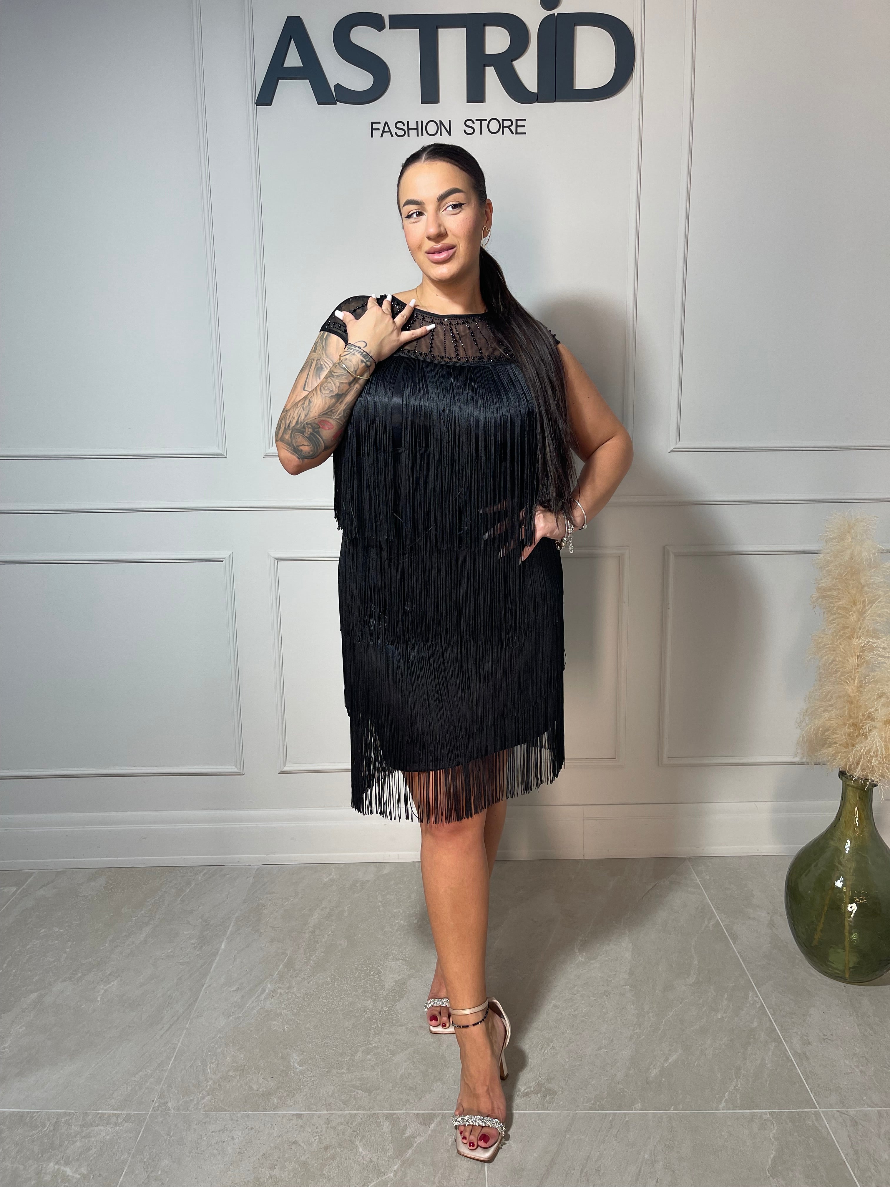 Rochie Amelia midi neagră cu aplicații biluțe la bust și franjuri