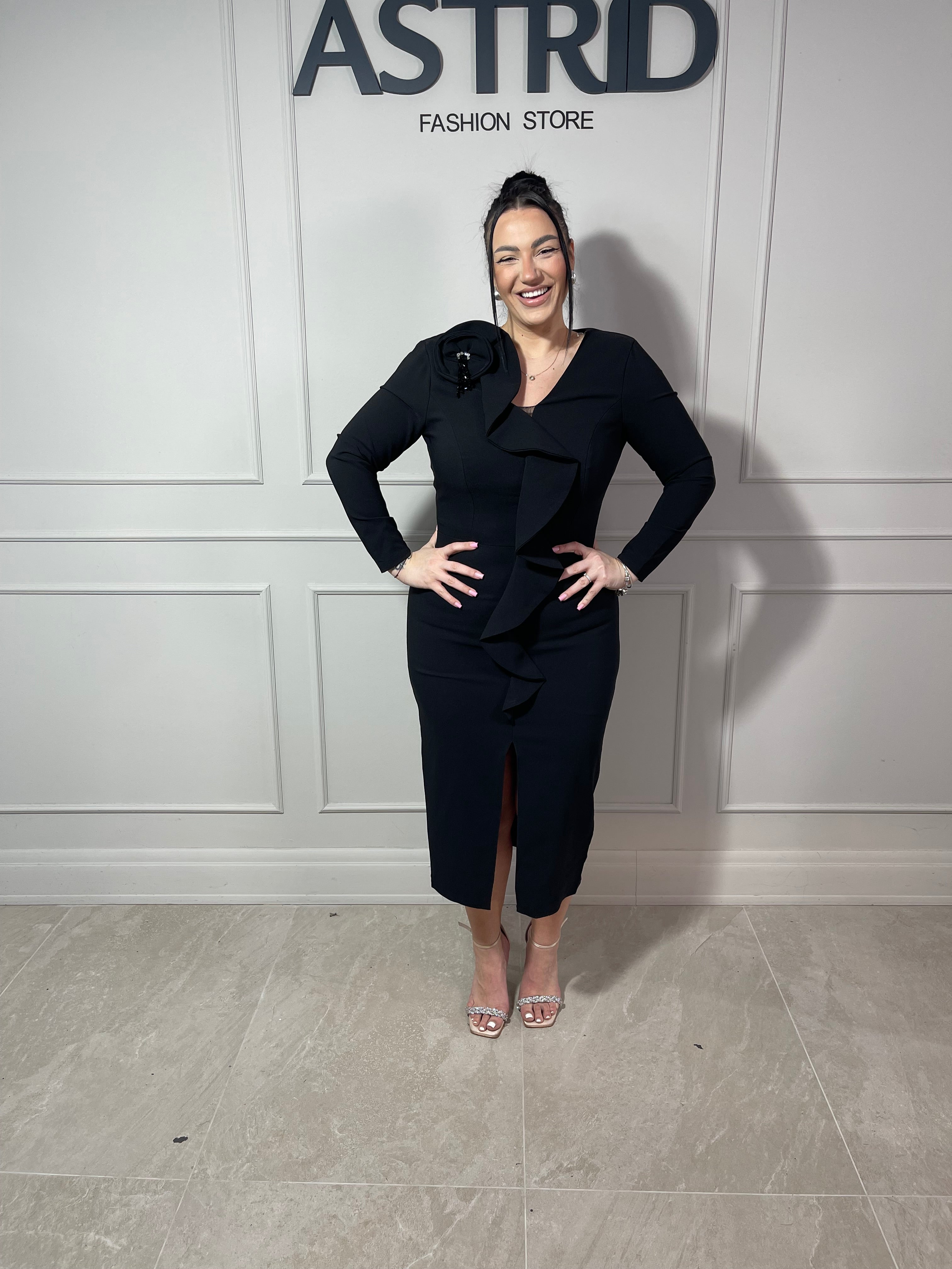 Rochie Anaya midi cu volane și floare pe umăr