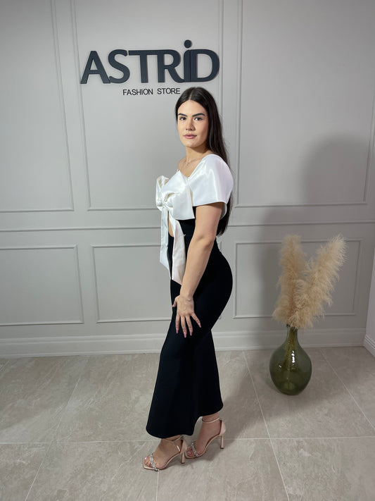 Rochie Kleo tip bandaj funda albă la piept decupaj în față