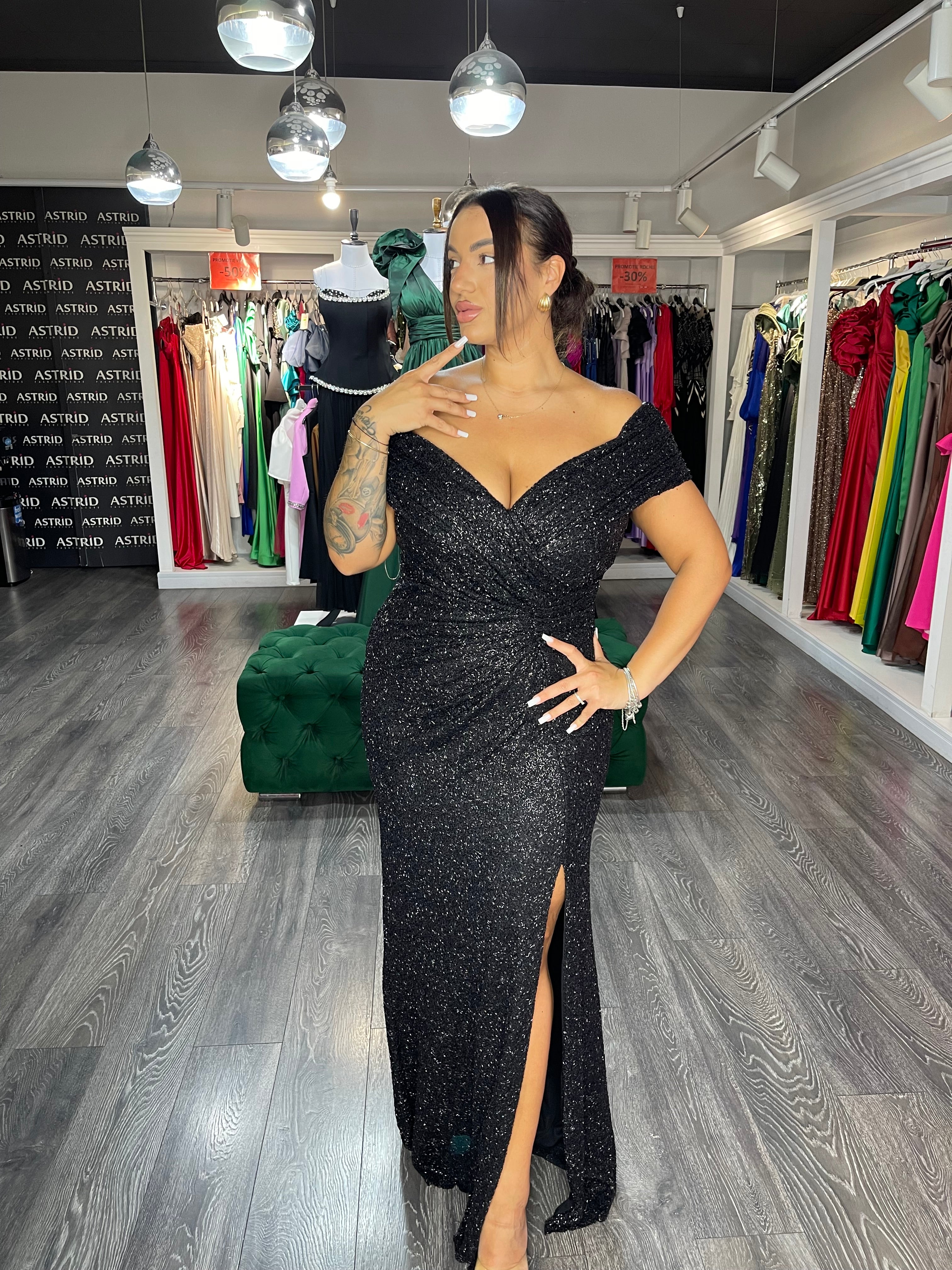 Rochie Melanie lungă decolteu tip bărcuță și aplicații mărgeluțe mici