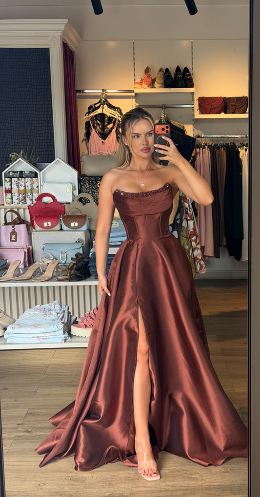 Rochie Fairy lunga din tafta satinata cu corset la spate si pietre decorative la bust