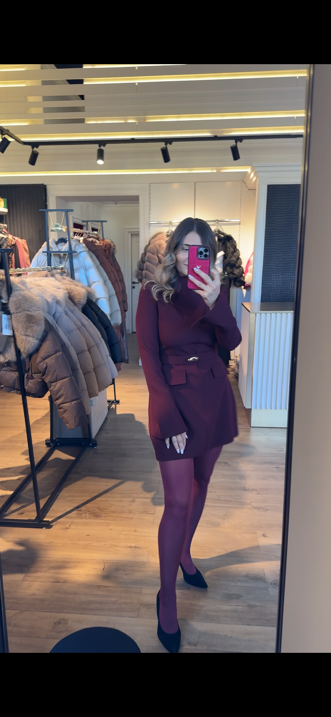 Rochie Noir scurtă mânecă clopot și curea în talie