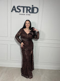 Rochie Sisi lungă, cu sclipici, elegantă și strălucitoare, cu mâneci lungi pentru un plus de rafinament.