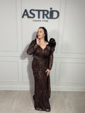 Rochie Sisi lungă, cu sclipici, elegantă și strălucitoare, cu mâneci lungi pentru un plus de rafinament.