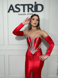 Rochie Aura lungă, evidențiază elegant silueta. Corset cu detalii strălucitoare și mănuși.