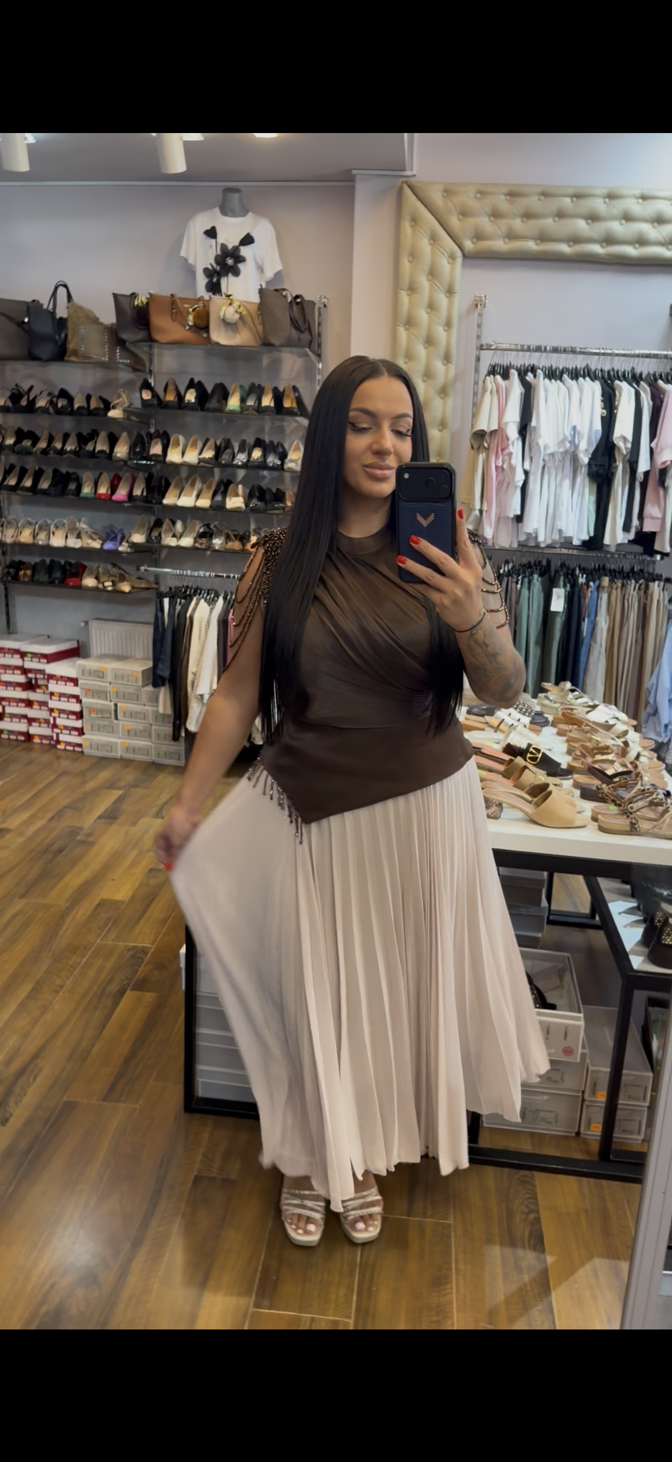 Rochie Brianna midi plisata cu aplicatii margele