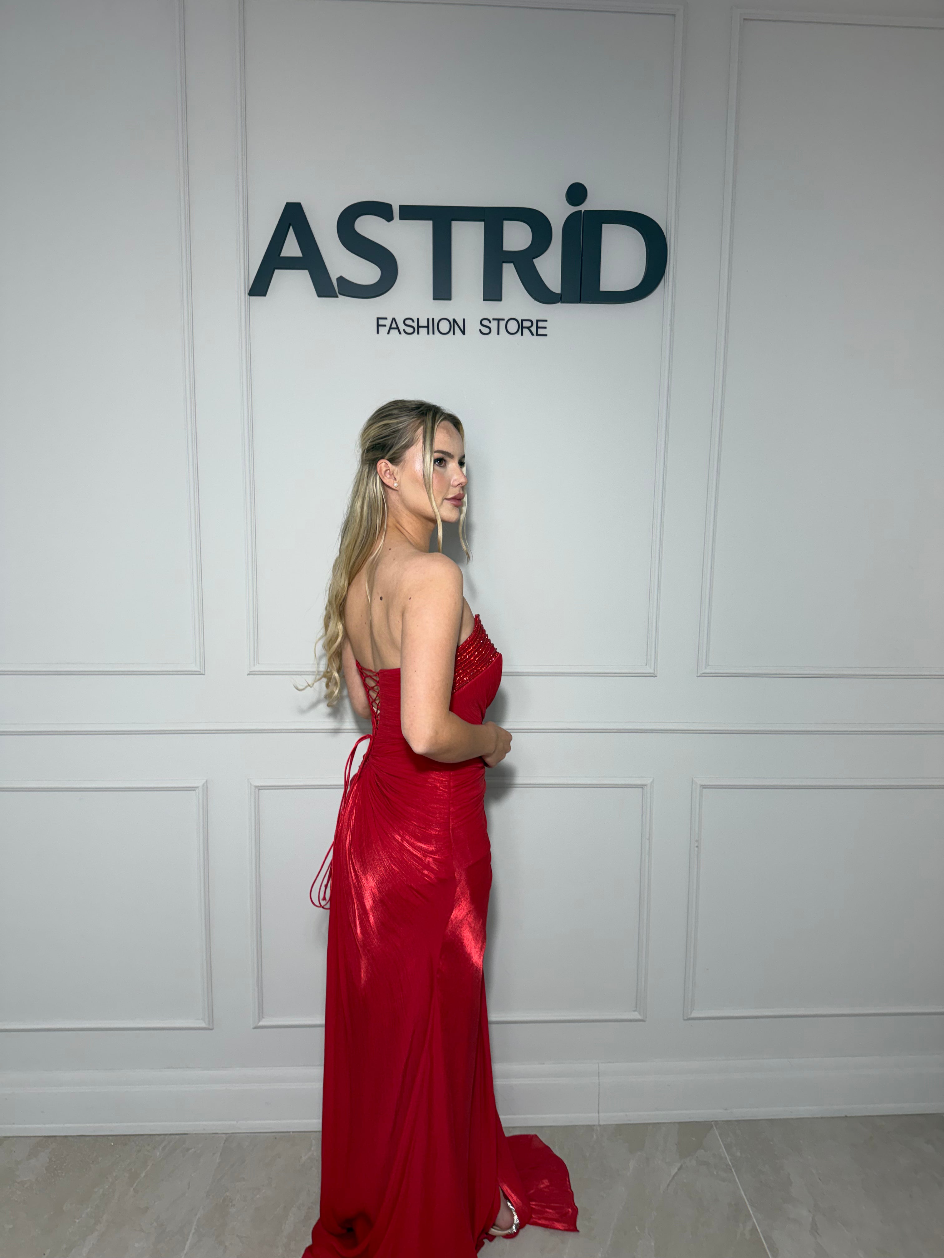 Rochie Rosie lunga cu falduri in talie si corset reglabil cu pietre