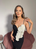 Rochie Sara midi cu perlute pe bretea si trandafiri 3D la bust