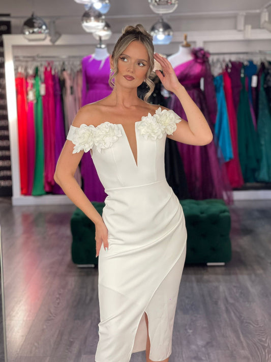 Rochie Anina midi decolte tip barcuta falduri in talie si accesorizata cu flori la bust