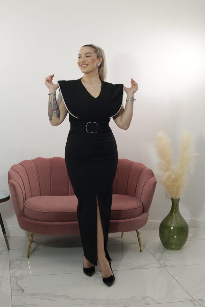 Rochie Linette lunga neagra pe corp cu volan la bust