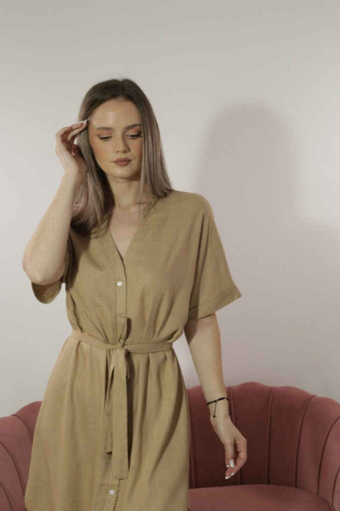 Rochie Sabrina camel cu croi lejer tip camasa si cordon in talie