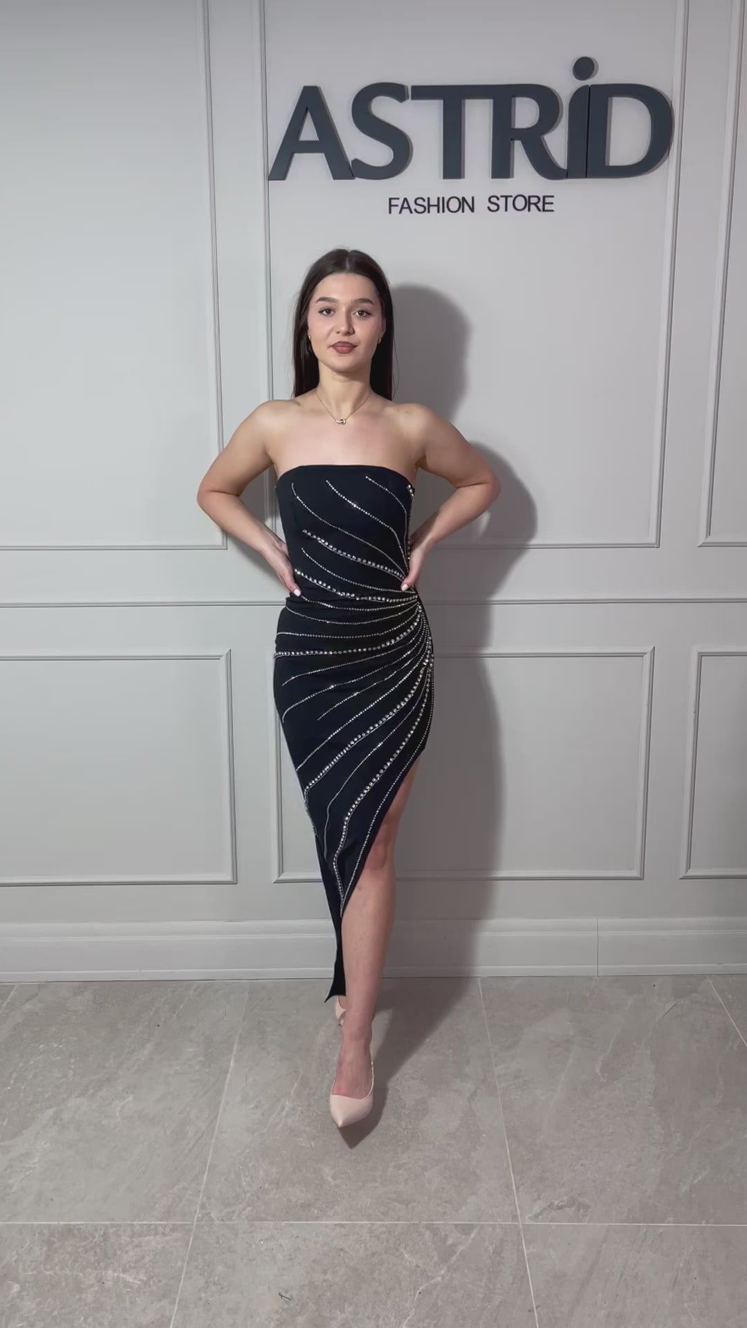 Rochie Cleo midi cu crăpătură laterală și aplicații pietre
