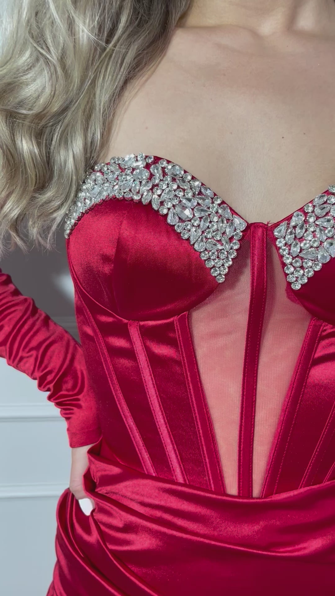 Rochie Eliana lungă din satin pietre la bust și mâneci detașabile