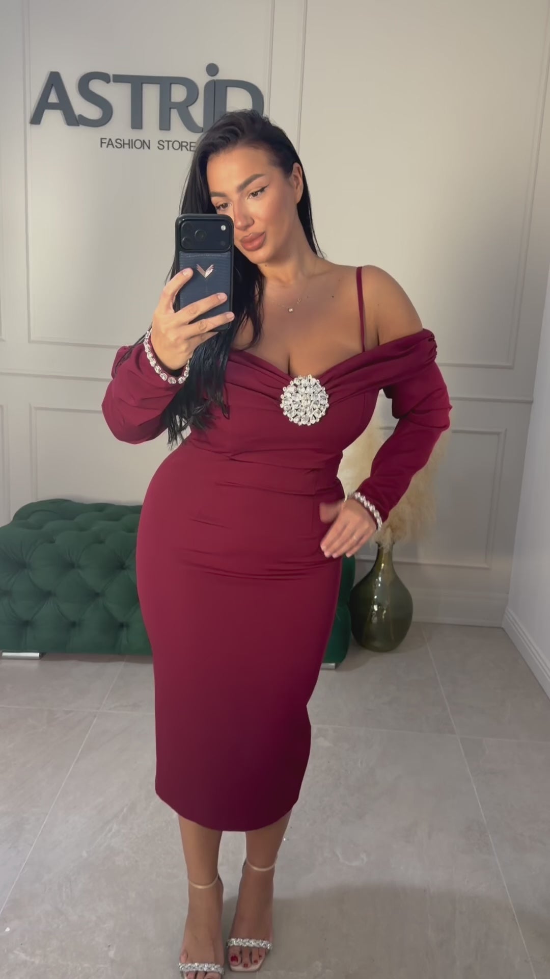 Rochie Adria midi cu umeri tip barcuta si maneci lungi