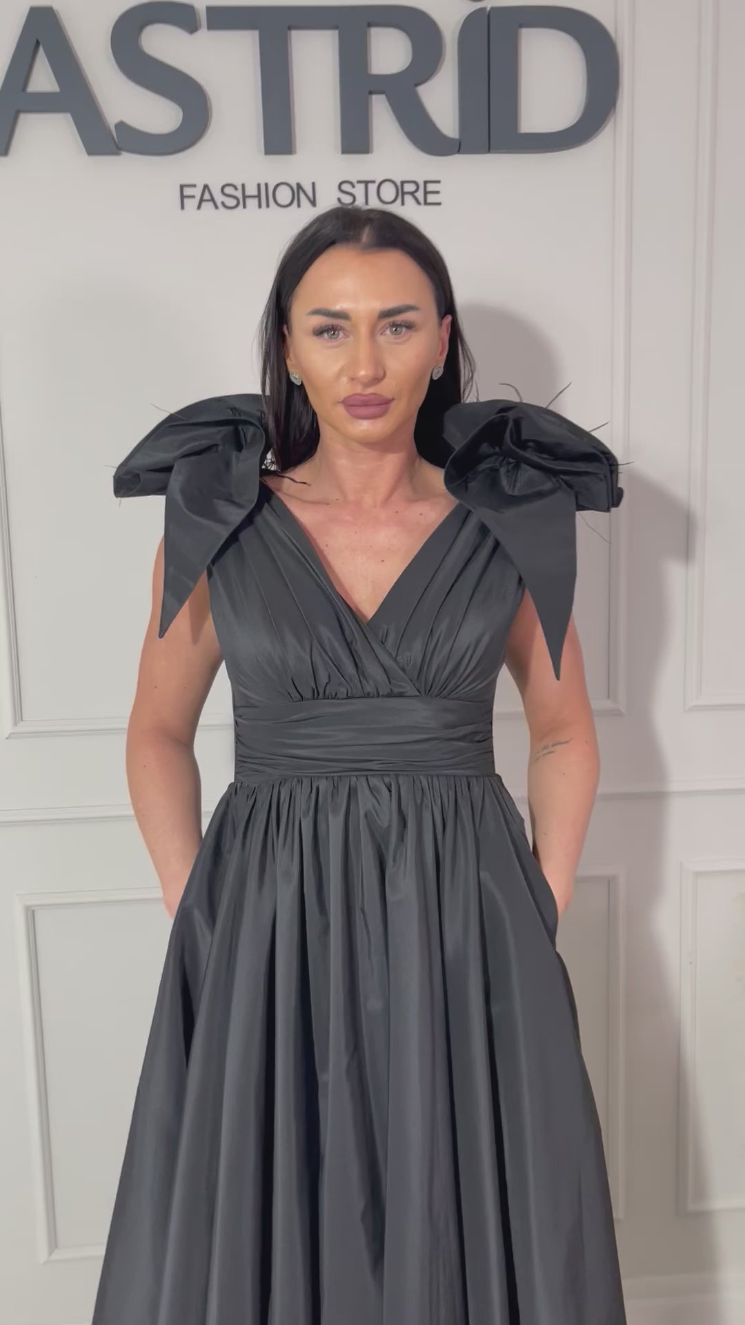 Rochie Olivia lungă din tafta cu buzunare și flori pe umăr