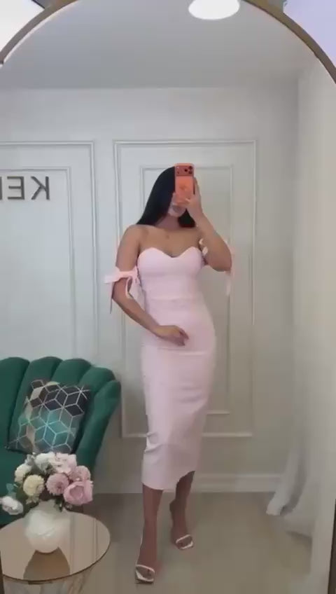Rochie Rosa midi pe corp cu aplicatii perle si funde la umeri