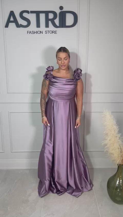 Rochie Opal lunga din satin decolte tip bărcuță și accesorizata cu trandafiri la umăr