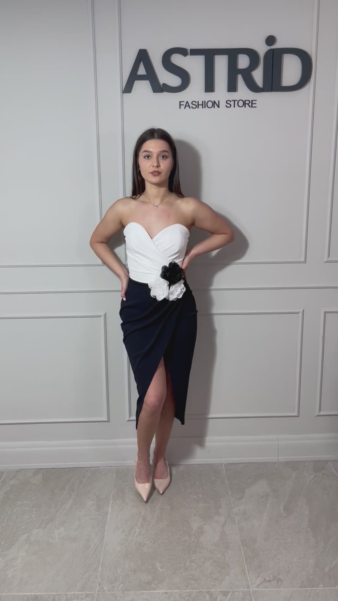 Rochie Anita midi cu falduri și flori in  talie crăpătură pe picior