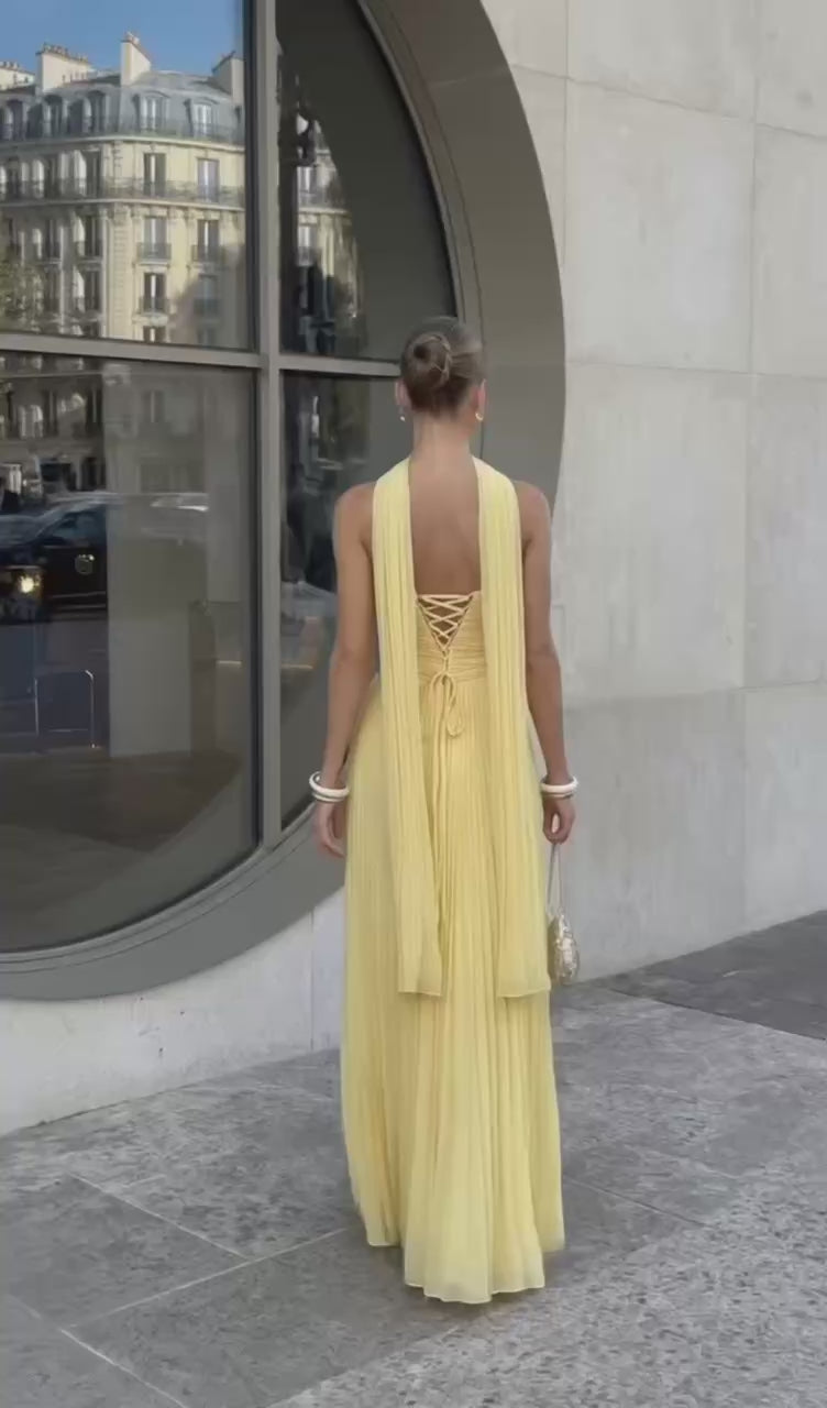 Rochie Clara lunga vaporoasă cu crapatura pe picior si corset