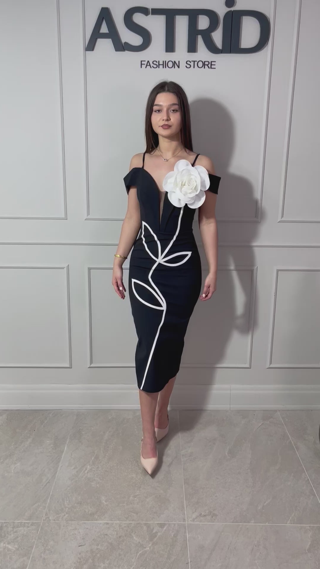 Rochie Amina midi neagră cu umeri căzuți și floare pe umăr