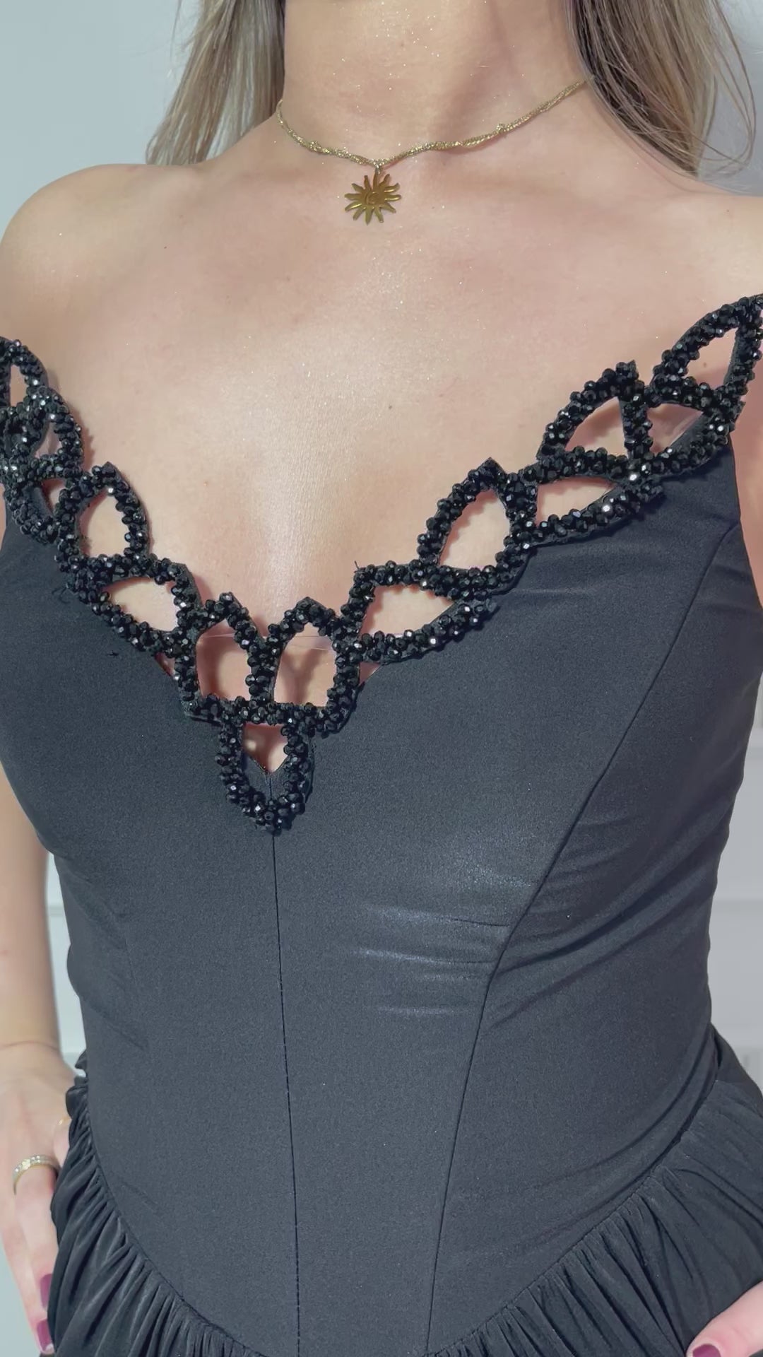 Rochie Anaya lungă din lycra cu pietre la bust și crăpătură pe picior