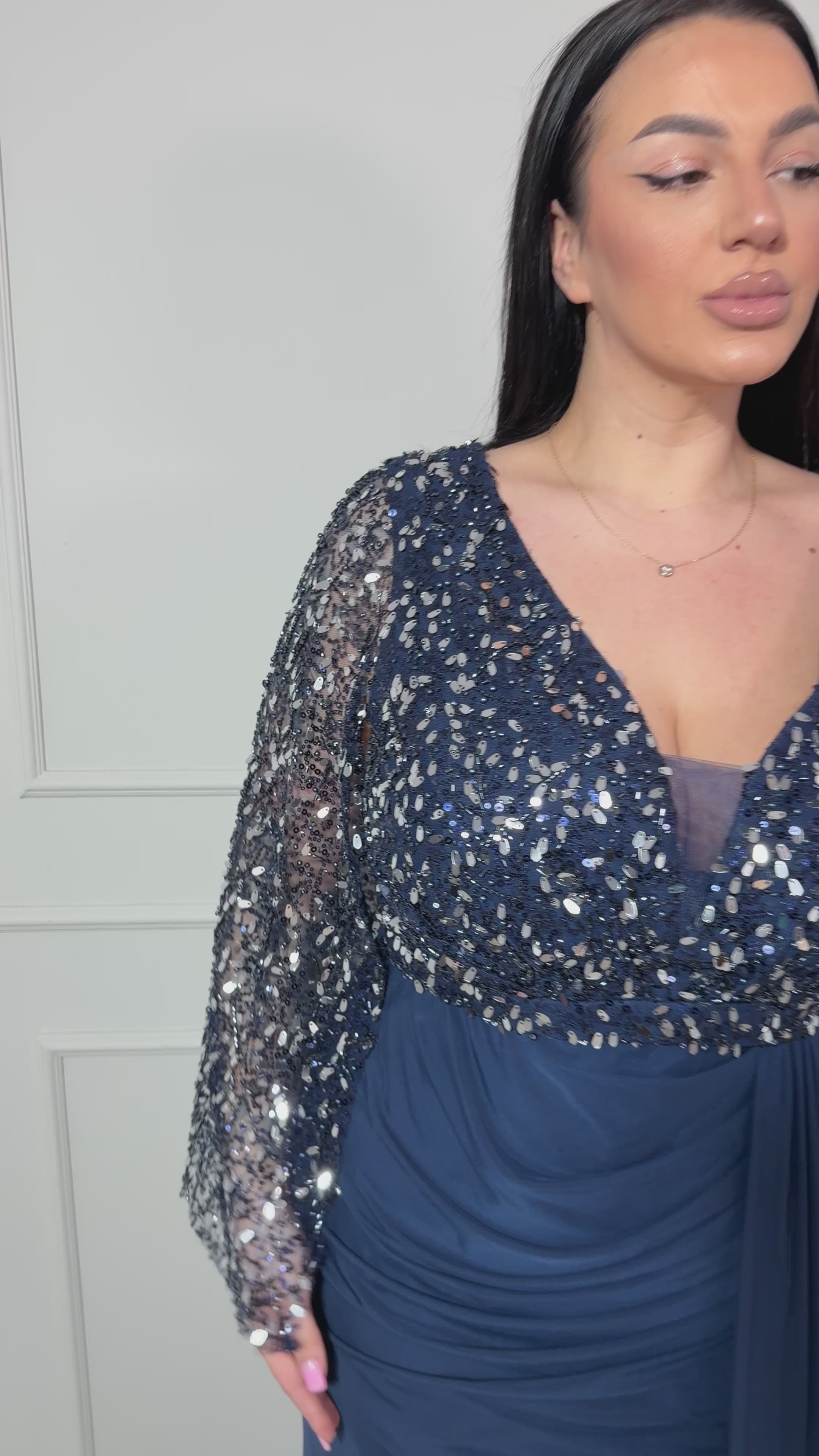 Rochie Ulmia lungă aplicații paiete și mânecă fluture