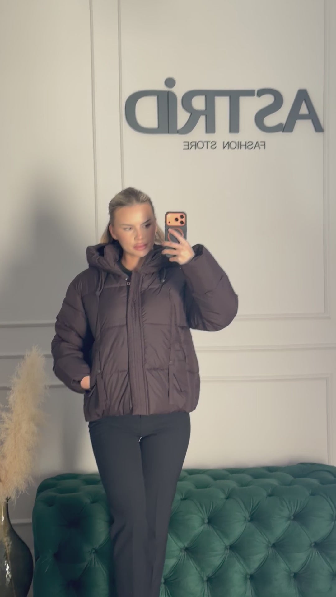 Geaca Adelie scurta maro cu gluga