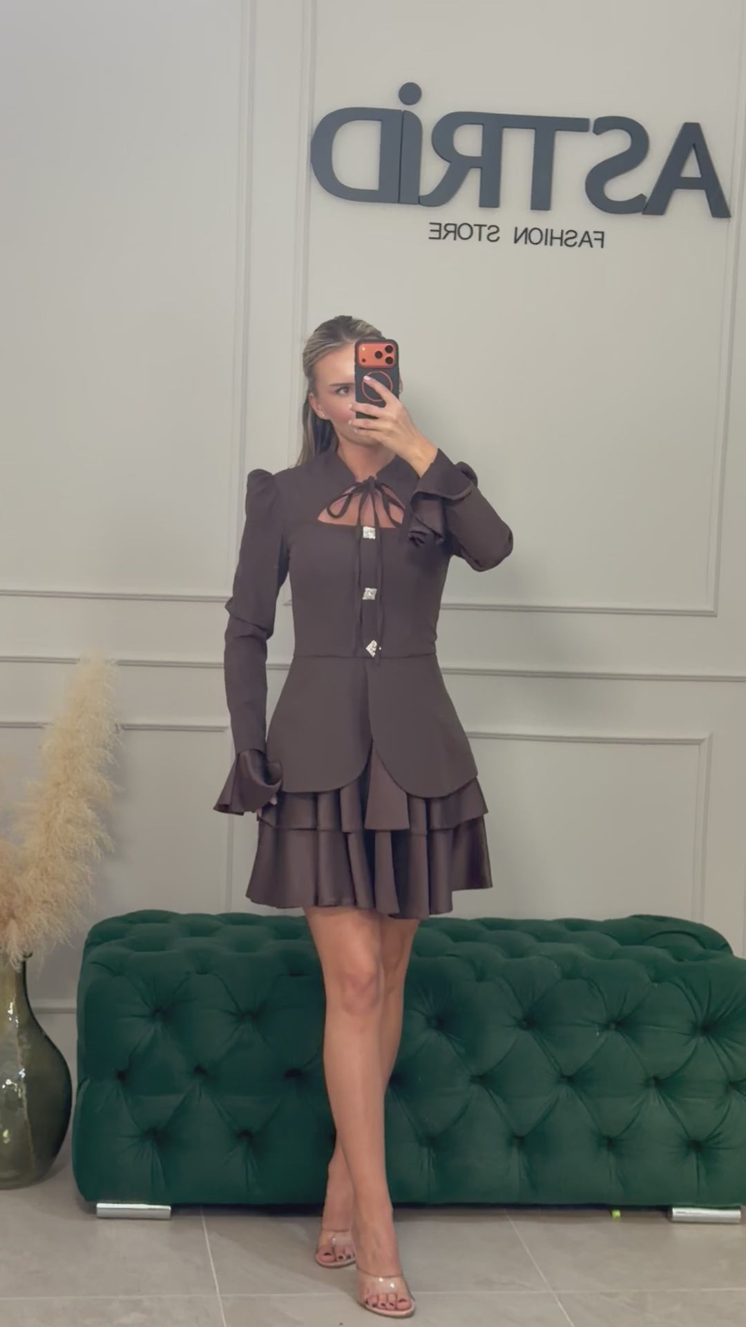 Rochie Brise scurta tip sacou cu volan din satin