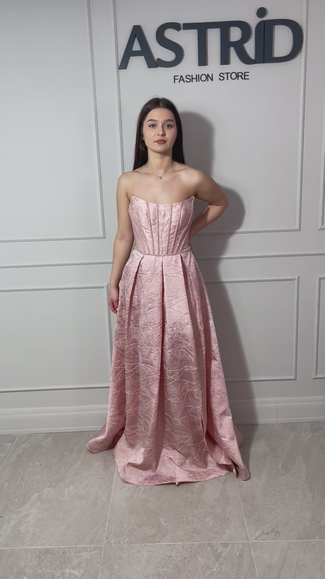 Rochie Leila lungă tip corset aplicații pietre la bust și crăpătură pe picior