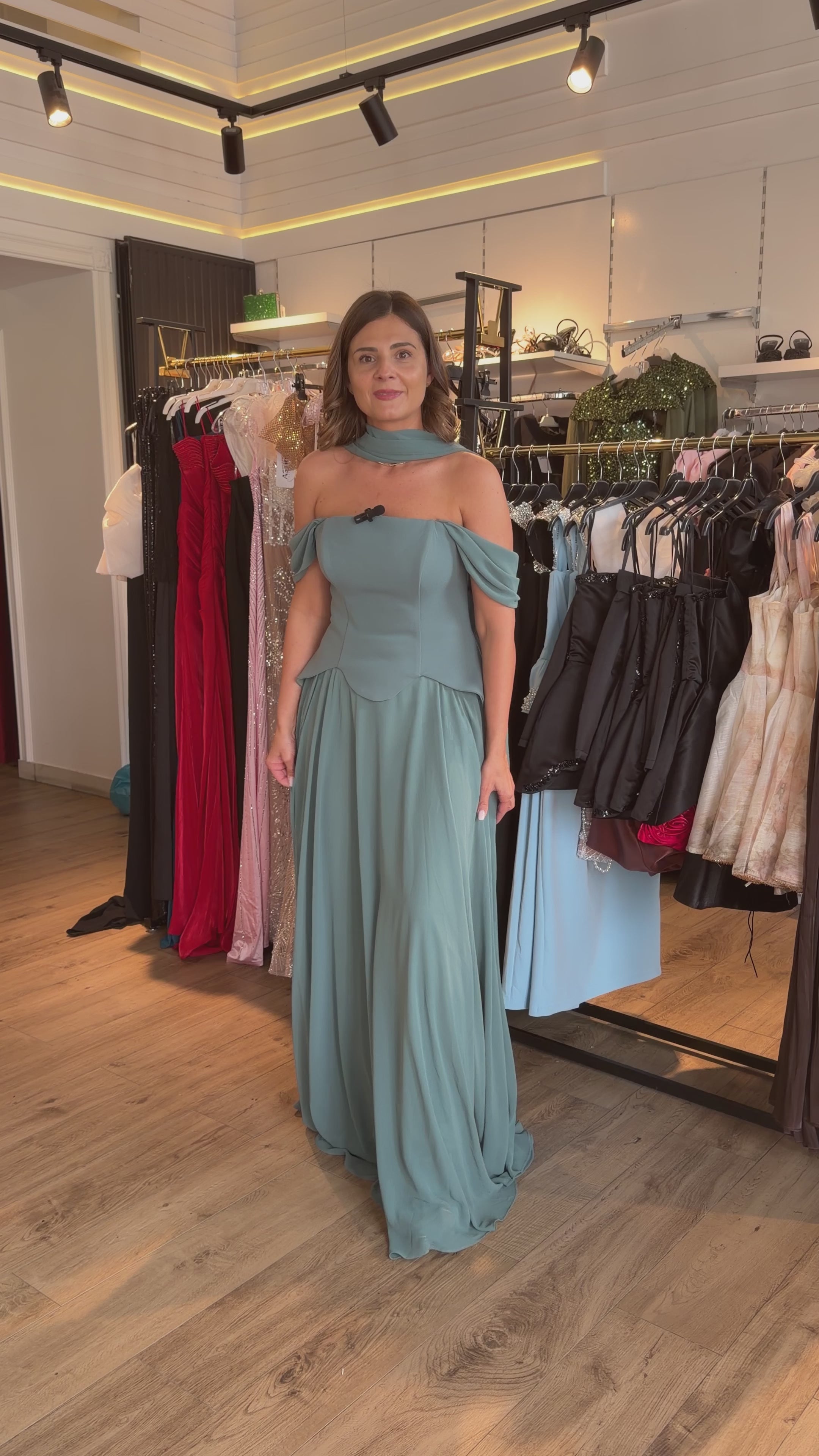 Rochie Green lunga din voal cu maneci barcuta si peplum in talie