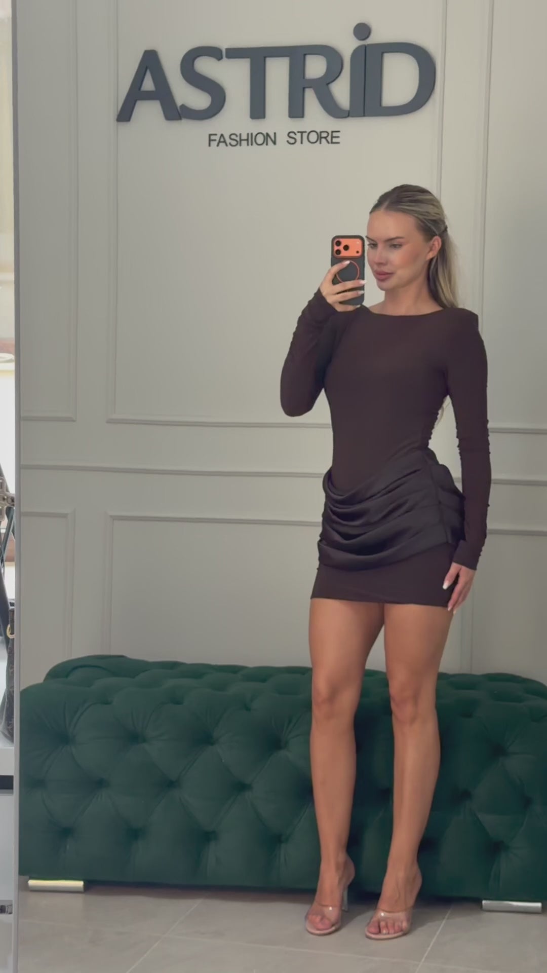 Rochie Ausy scurta cu maneci lungi si falduri in talie