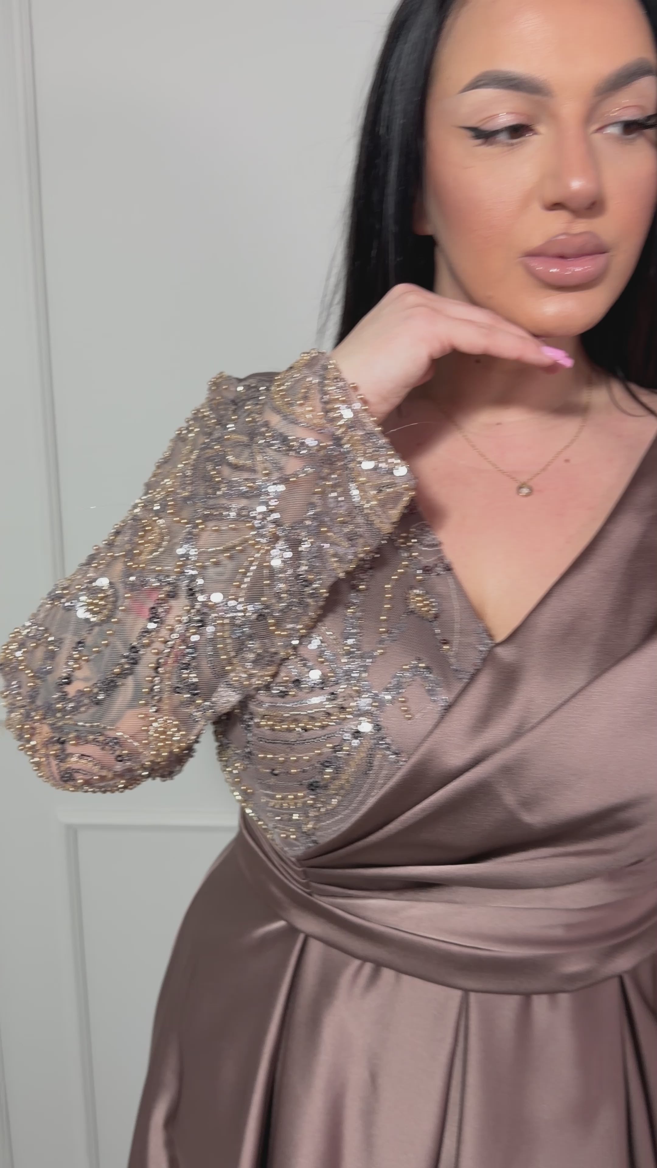 Rochie Zatara lungă din satin mânecă lungă și paiete la bust