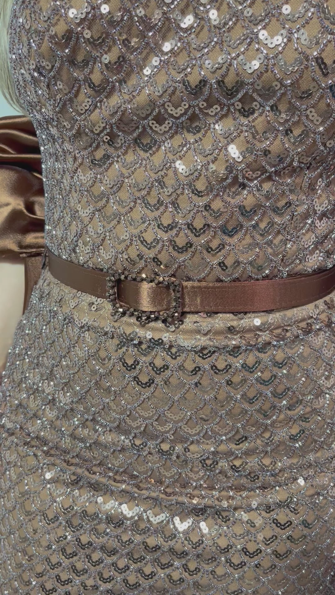 Rochie Gloria lungă cu paiete și mâneci fluture