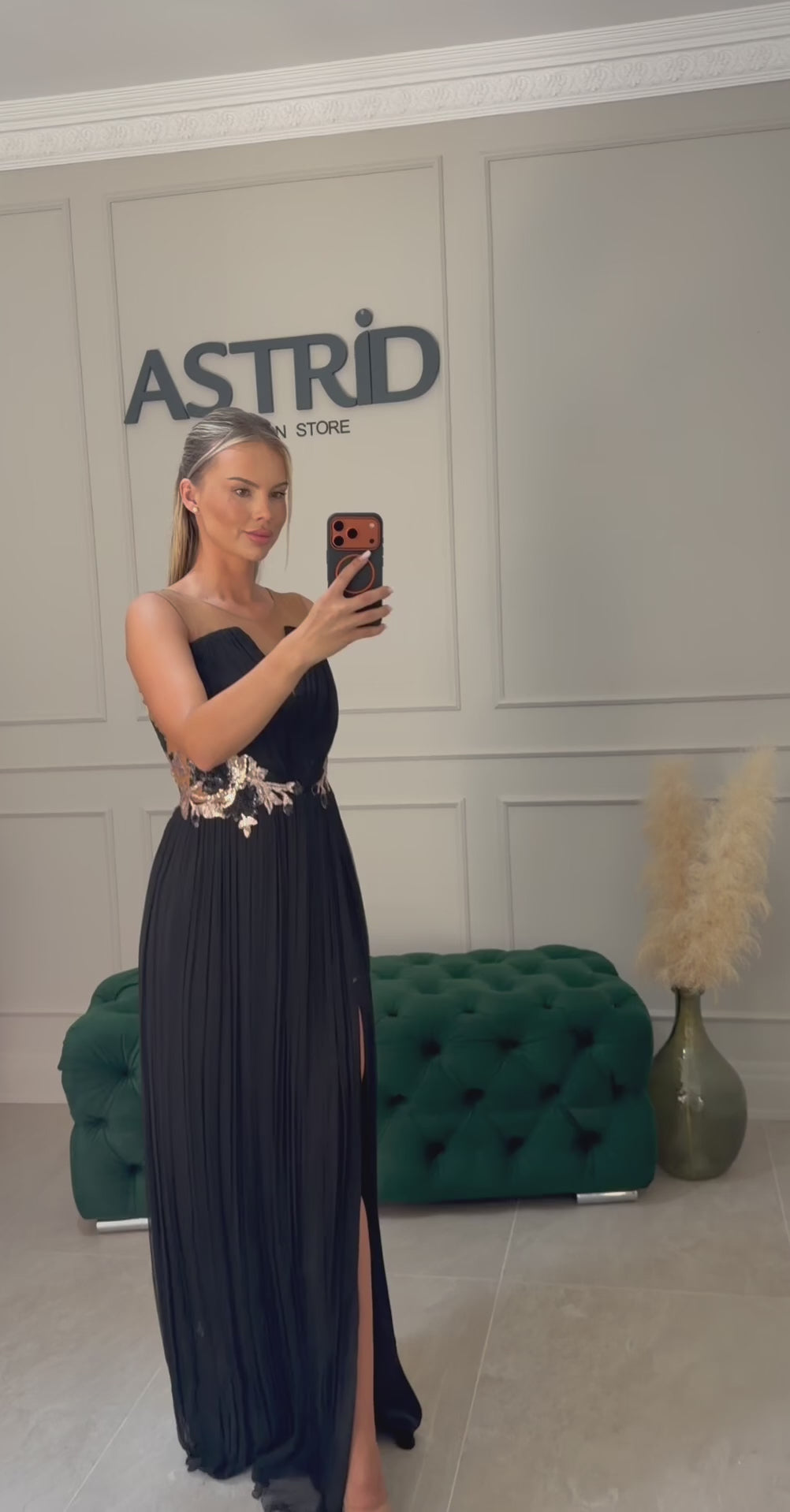 Rochie Darcie lunga neagra din mătase naturală si talie accesorizata cu flori