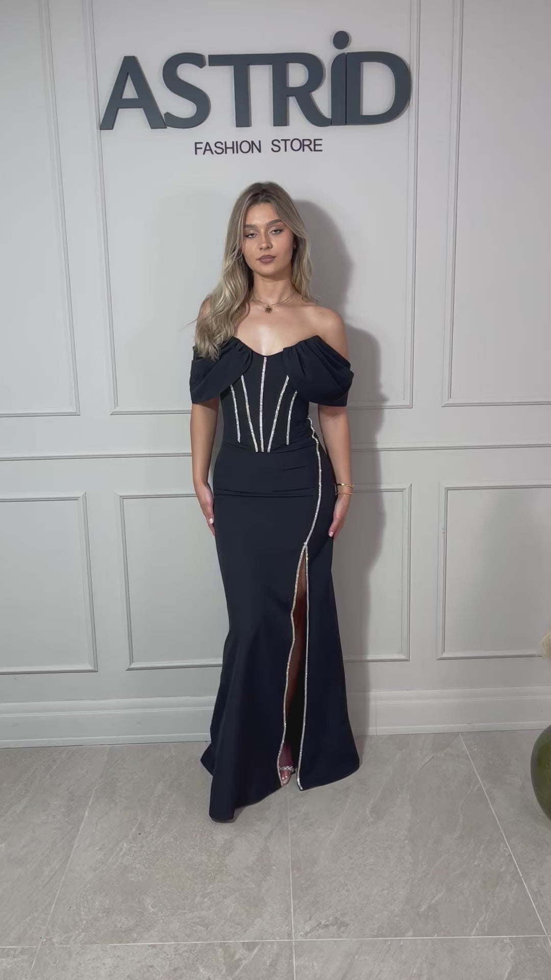 Rochie Erin lungă tip corset mâneci căzute ai aplicații pietre