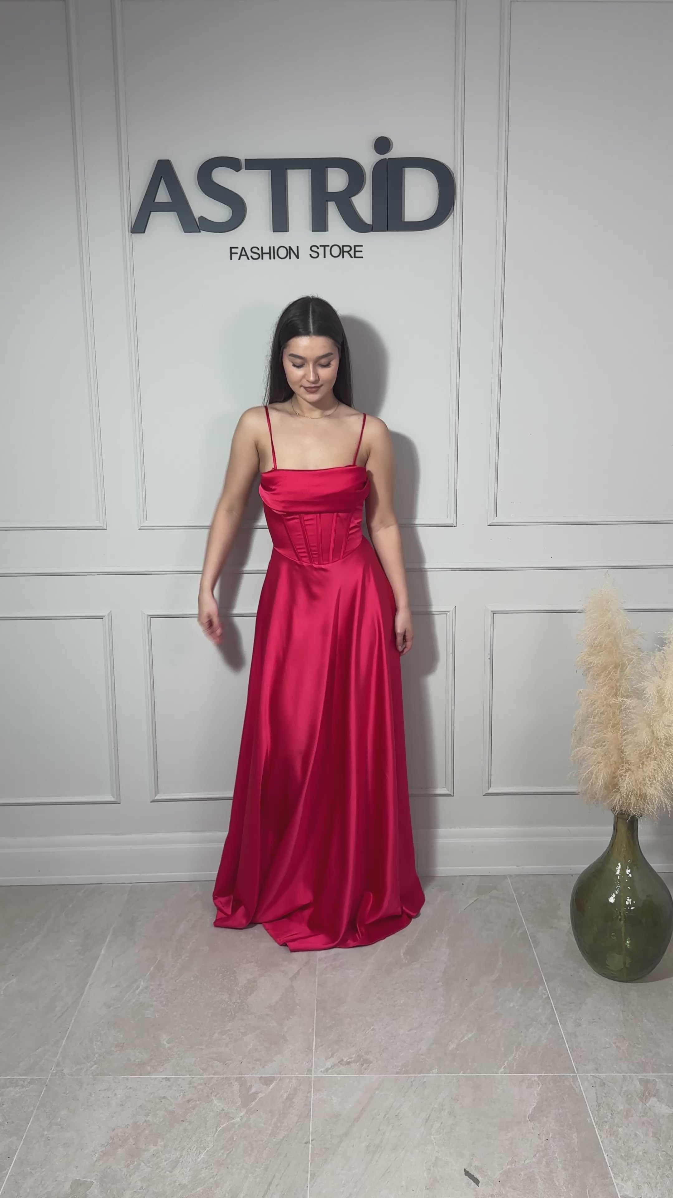 Rochie Erika lungă din satin în cloș cu corset la spate