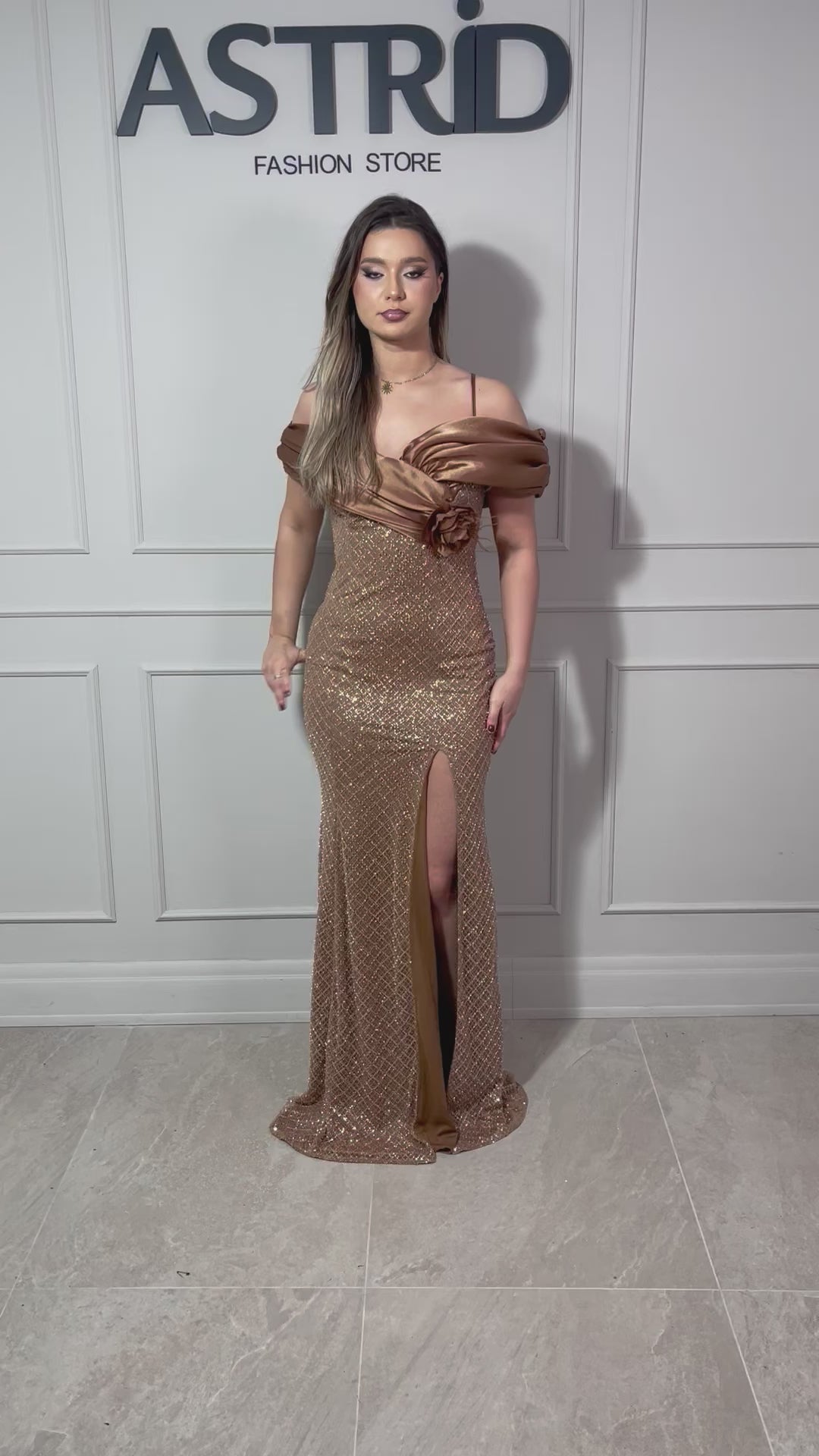 Rochie Beth lungă umeri căzuți aplicații paiete