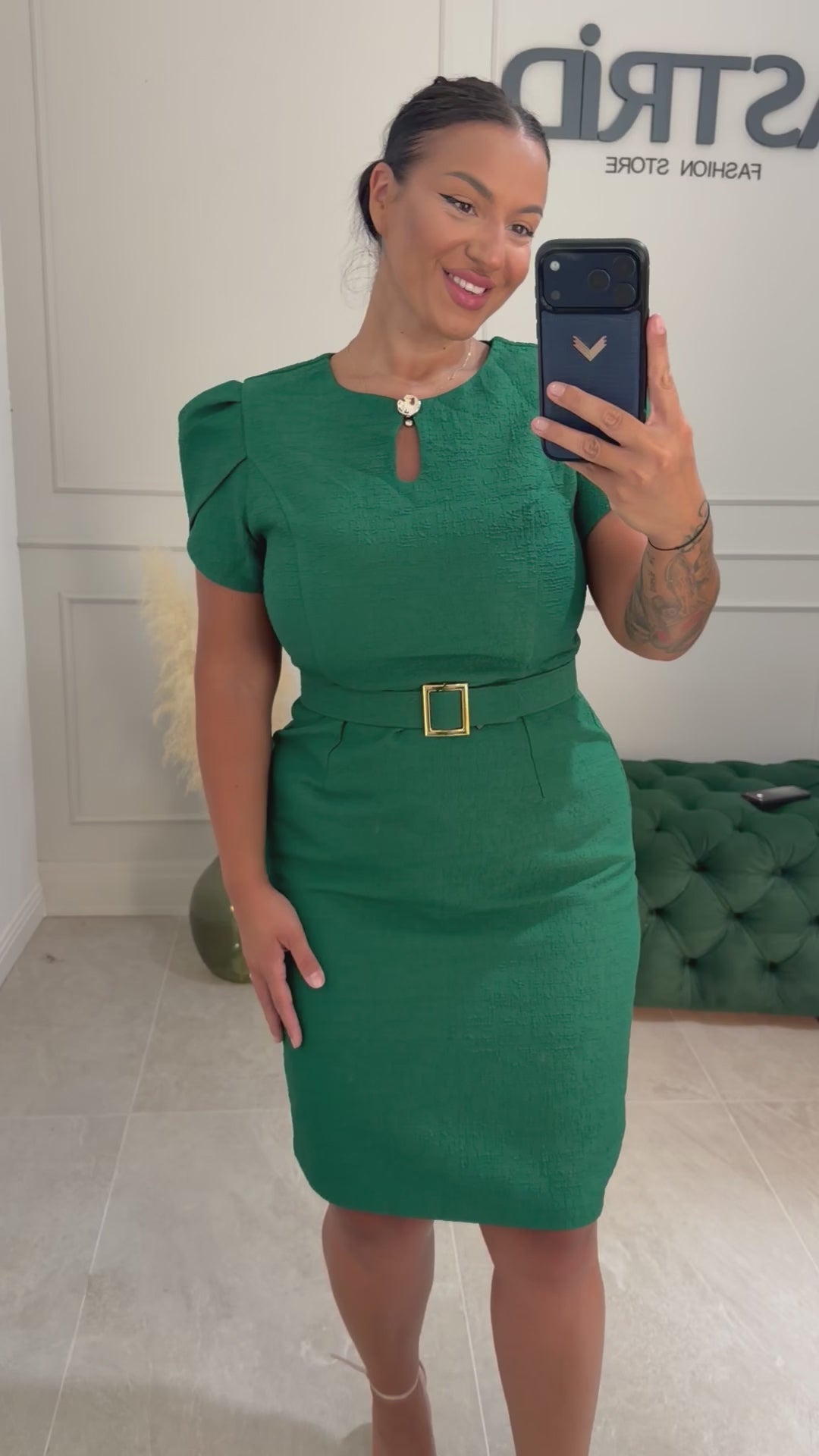Rochie Nice scurta verde din brocard si curea talie