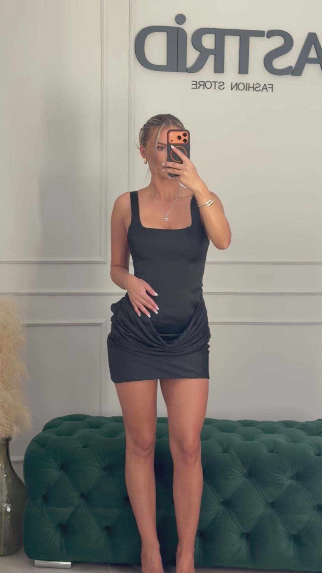 Rochie Meda scurtă din satin cu falduri si corset