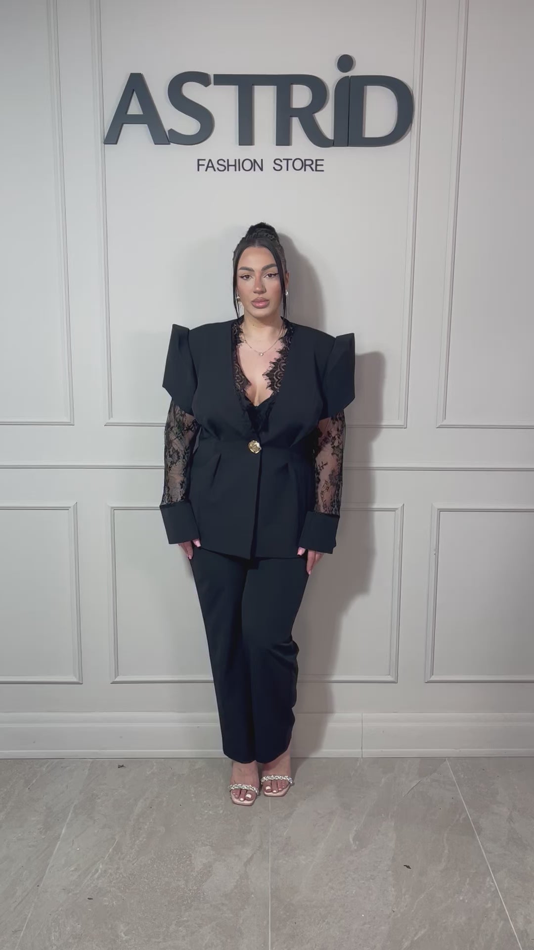 Compleu Gina sacou cu mânecă din dantelă și umeri bufanți