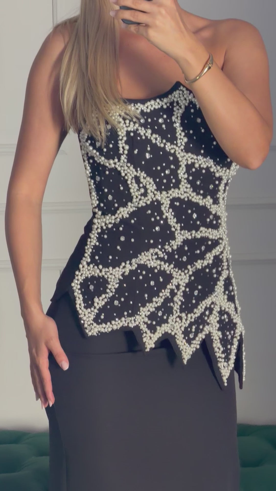 Rochie Amarys midi cu umerii goi si aplicatii perle