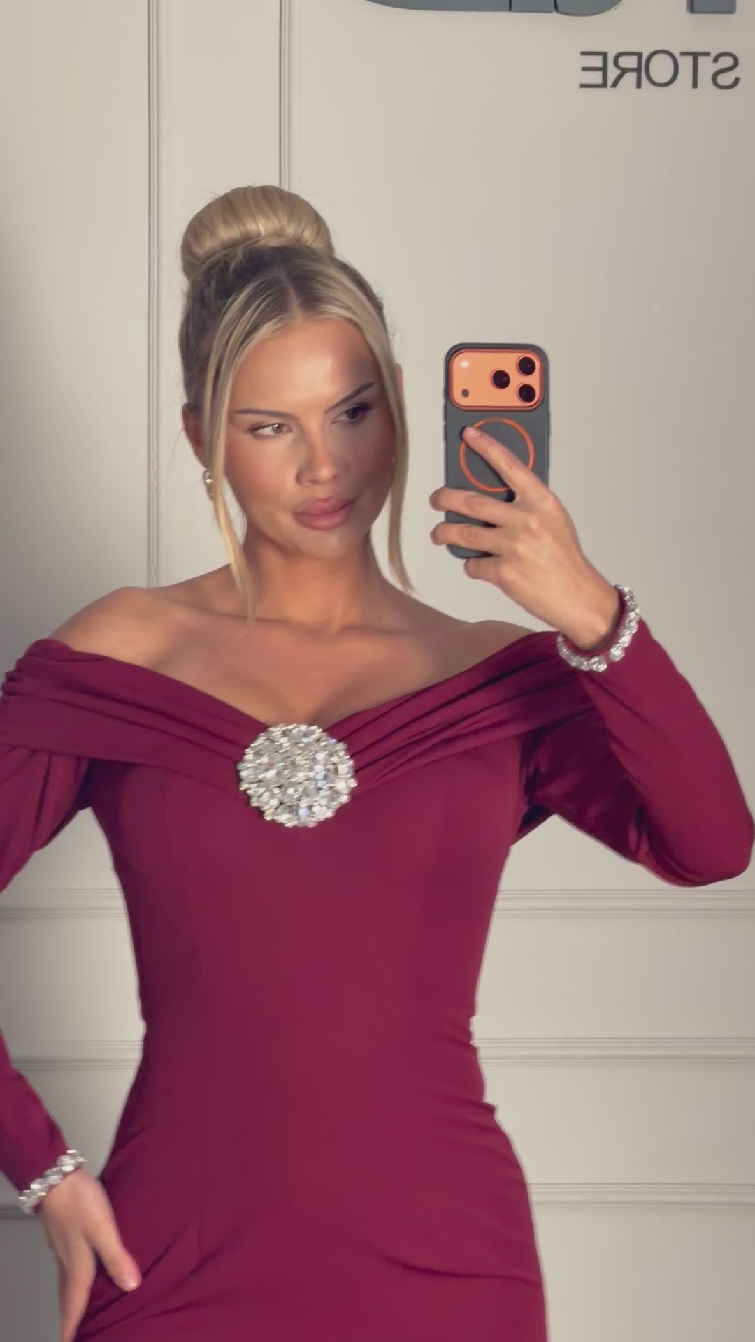 Rochie Dalma midi cu maneci tip barcuta si brosa la bust