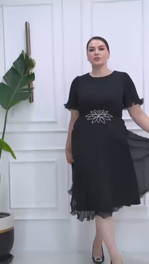 Rochie Denise midi plisată cu accesoriu pietre în talie