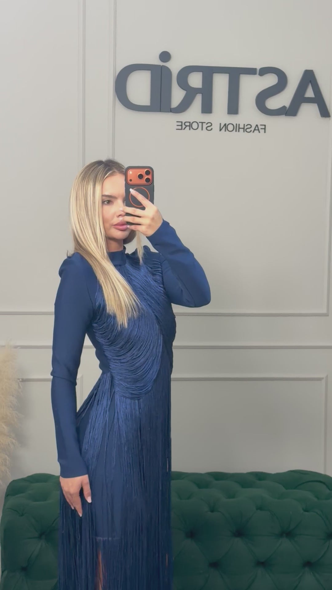 Rochie Edwina midi din bandaj cu maneca lunga si franjuri