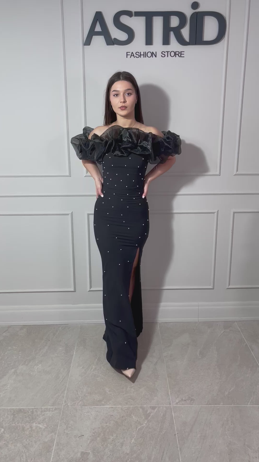 Rochie Bella lungă cu mânecă bufantă și aplicații perle