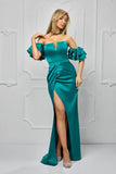 Rochie lunga, eleganta, din tafta, verde, cu volanase la maneci, falduri si slit pe picior